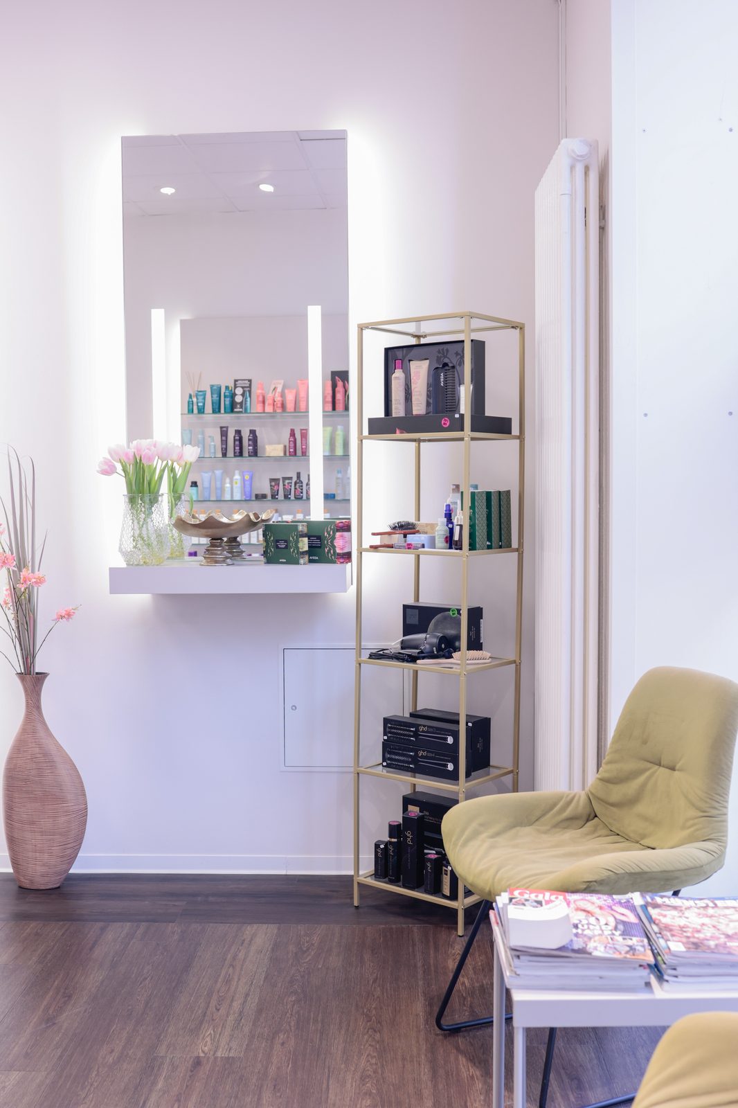 Wartebereich der Hairlounge by Mill